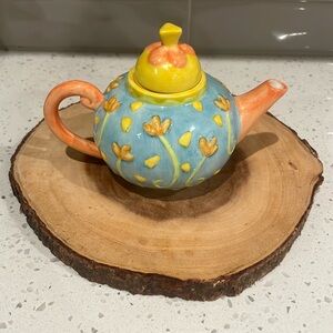 🌼Oneida Mini Teapot Handpainted Blue Yellow Floral Whimsical Collectable 🌼